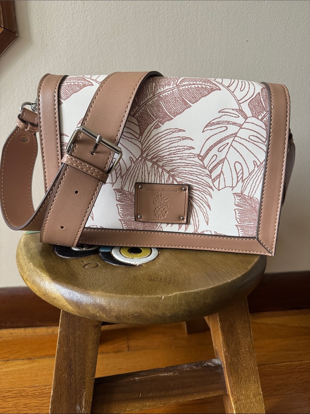 Tommy Bahama
Graphic Leaf Print City Messenger